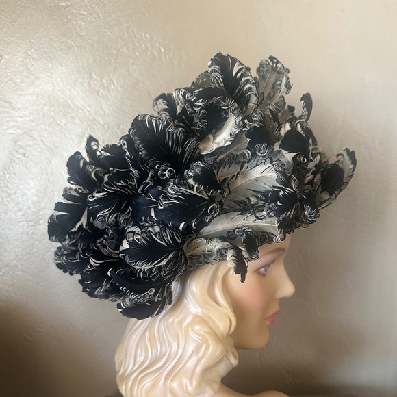 MASTERPIECE JACK MCCONNELL IVORY/BLACK CURLY FEATHER HAT + RHINESTONE BROOCH main image 7